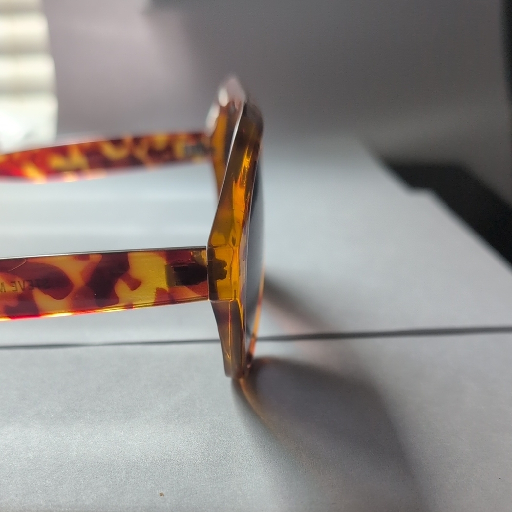 Steve Madden Tortoise Cat-Eye Sunglasses in Brown and Amber - Picture 4 of 4